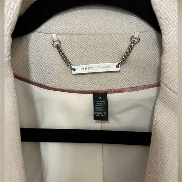 Light Tan White House Black Market Blazer - Picture 6 of 8